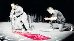 آروند دشت‌آرای «ماهی بلژیکی» را روی صحنه می‌برد

