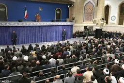 قائد الثورة: الامریکیون والآخرون سیتلقون صفعة قویة اذا ارتکبوا عملا خبیثا ضد إیران