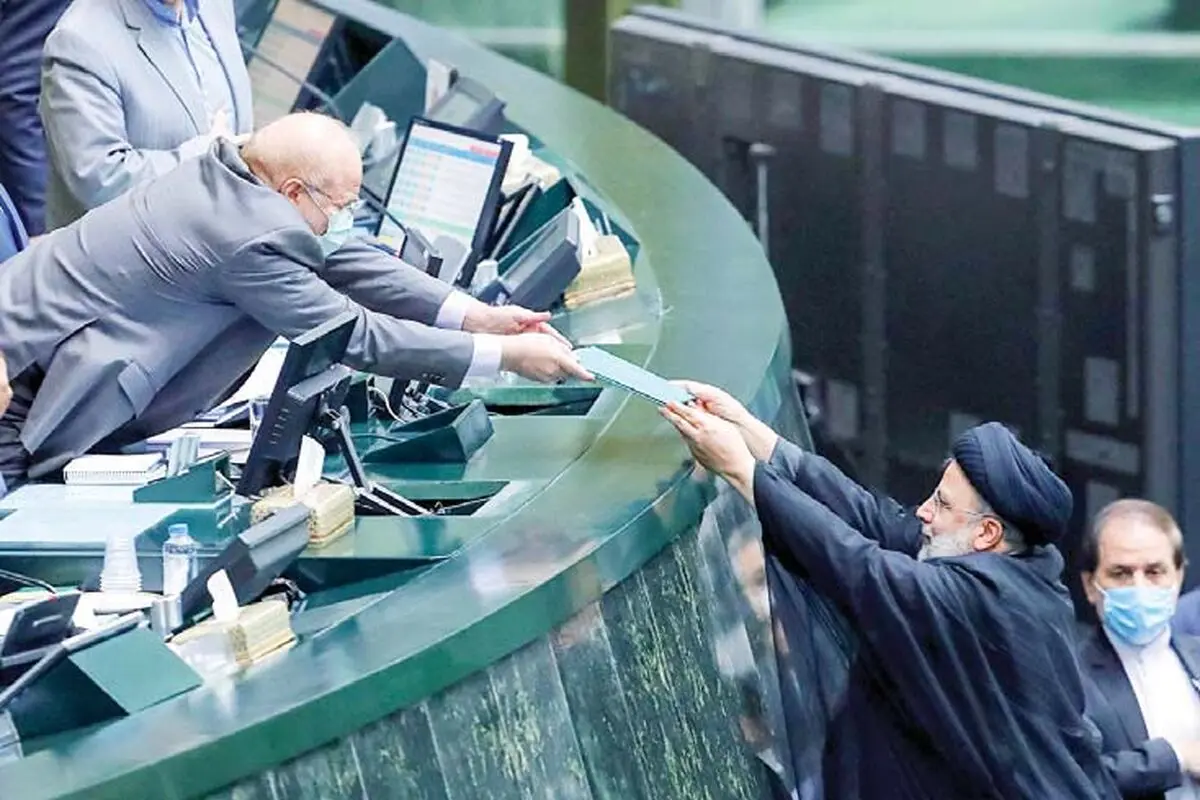 الرئیس الایرانی یقدم للبرلمان مشروع الموازنة العامة للسنة المالیة الجدیدة