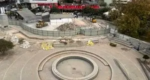 سکوی تخریب شده در ورودی متروی تئاتر شهر ربطی به میراث فرهنگی ندارد / در حال مرمت پله ها هستیم