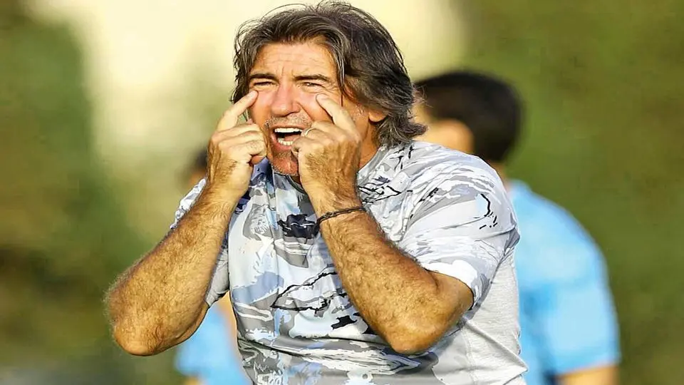ساپینتو : اجازه گفت‌وگو با هواداران استقلال را ندارم / بعد از سه سال هنوز محرومم 