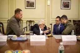 دیدار زلنسکی با کیسینجر در آمریکا

