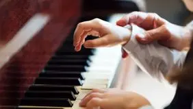 آیا نواختن پیانو می‌تواند به درمان افسردگی کمک کند؟ (بررسی علمی + تجربه کاربران)