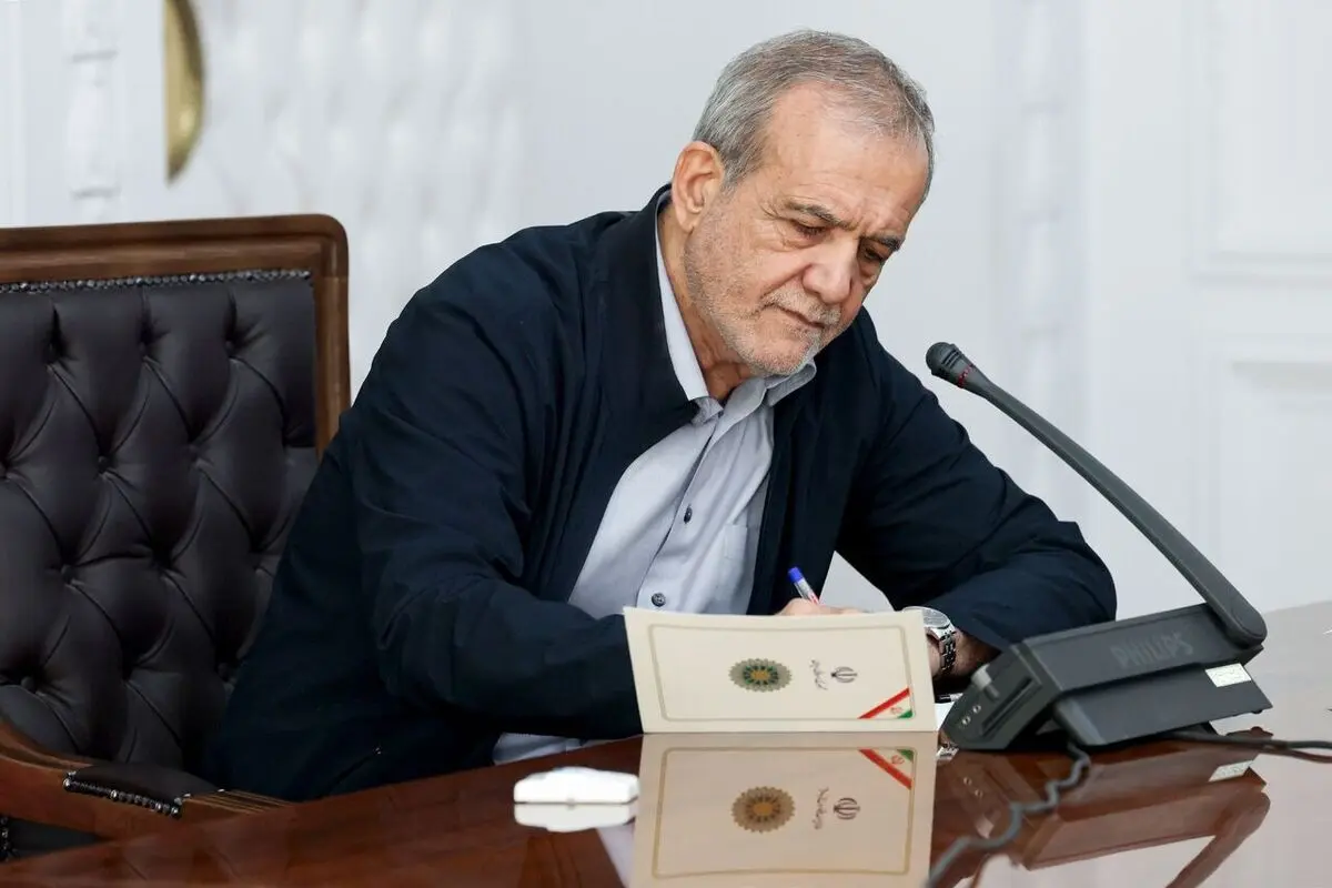 پزشکیان: دولت صیانت از حقوق و معیشت کارگران را وظیفه خود می‌داند
