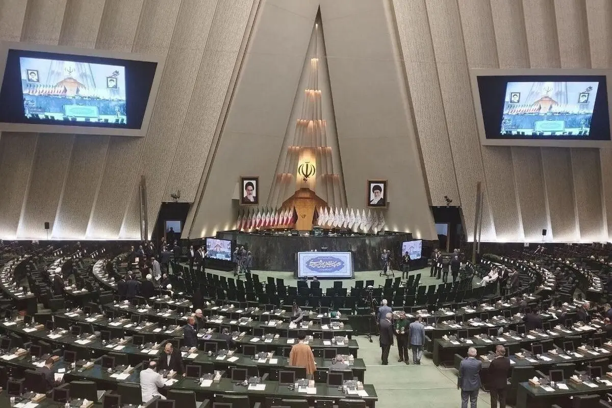 اعتراض جمهوری اسلامی به حقوق نمایندگان مجلس؛ چرا نماینده باید همتراز وزیر حقوق بگیرد؟