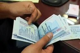 مبهوت در گل‌های قالی