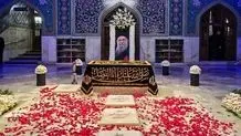 کدام خطاط پارچه روی مزار رهبر شهید را نوشته است؟ + عکس