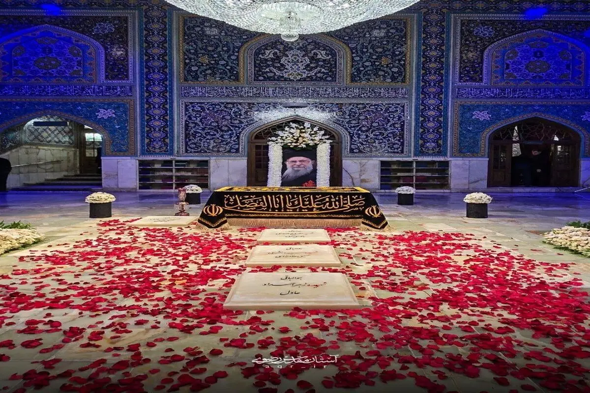 مراسم چهلم تدفین رهبر شهید در حرم امام رضا(ع) برگزار شد