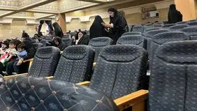 جمعیتی که در جلسه محاکمه ظریف و روحانی شرکت کردند به روایت تصویر