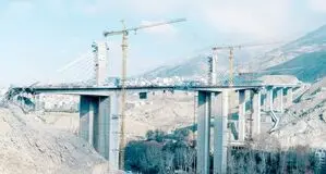 نمادها را می‌زنند تا حافظه ایران را هدف بگیرند