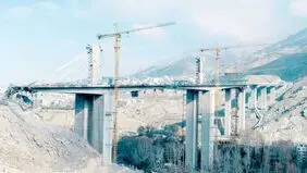 نمادها را می‌زنند تا حافظه ایران را هدف بگیرند