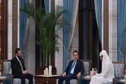 دیدار السودانی و الجولانی روی یک میز در قطر
