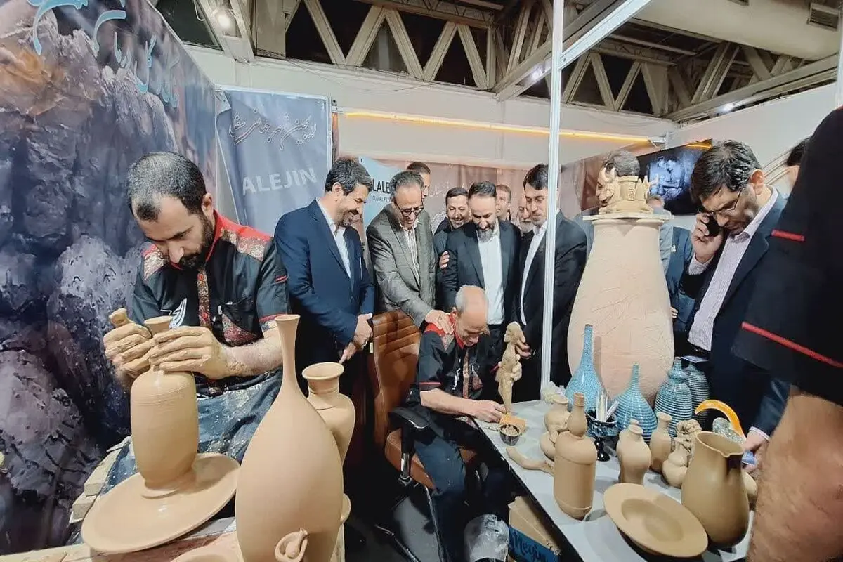 بازدید استاندار همدان از غرفه هگمتانه در نمایشگاه ایران اکسپو ۲۰۲۵ 