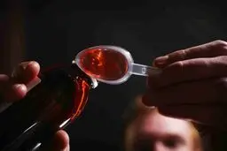  افزایش ۳۰ درصدی قیمت موادمخدر از دی ماه / مراکز درمان اعتیاد به دلیل کمبود شربت تریاک تعطیل می‌شوند