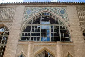 تصاویری از خسارات به تالار اشرف اصفهان در اثر حملات هوایی + عکس