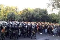 مجلس پذیرفت

