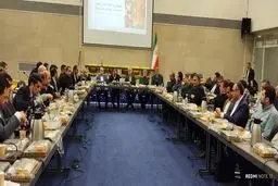 بازار باید در اختیار بازاریان باشد/ دولت مدیریت یارانه را به مردم واگذار کرد

