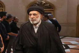 احوالپرسی سیدمحمد خاتمی با برادر رهبر شهید + عکس