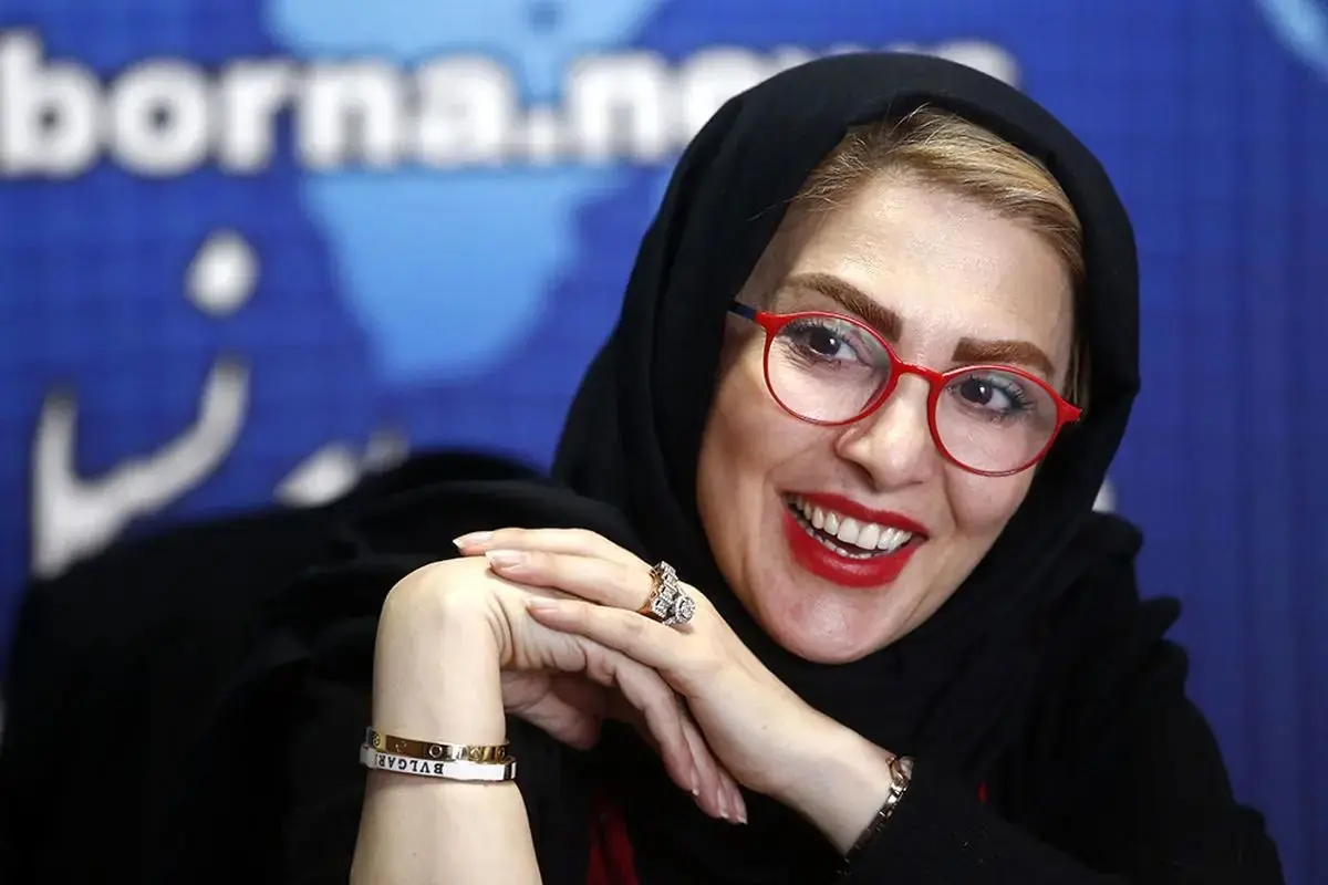 عصبانیت روزنامه اصولگرا از احسان کرمی به دلیل پخش تصاویر بدون حجاب ژیلا صادقی در آمریکا 