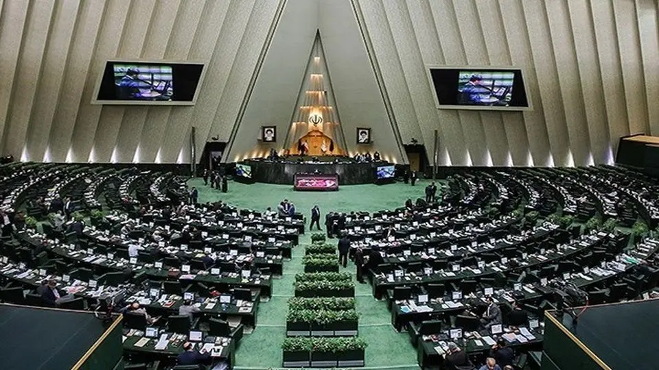روزنامه ایران: هیأت رئیسه مجلس در جایگاهی نیست که لایحه دولت را بلوکه کند