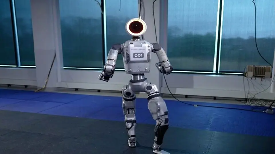 إنتاج روبوت صناعی إیرانی بسبع درجات من الحریة