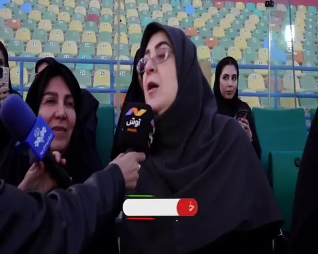 سوال از فاطمه مهاجرانی؛ آبی یا قرمز؟