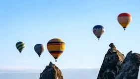 سقوط یک بالُن هوای گرم در مرکز ترکیه؛ یک تن کشته و ۱۹ تن زخمی شدند

