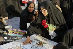 مراسم دعای عرفه در کنار شهدای دانش آموز میناب+ عکس