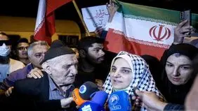 تصاویری از استقبال از «مهدیه اسفندیاری» در راه آهن تهران 