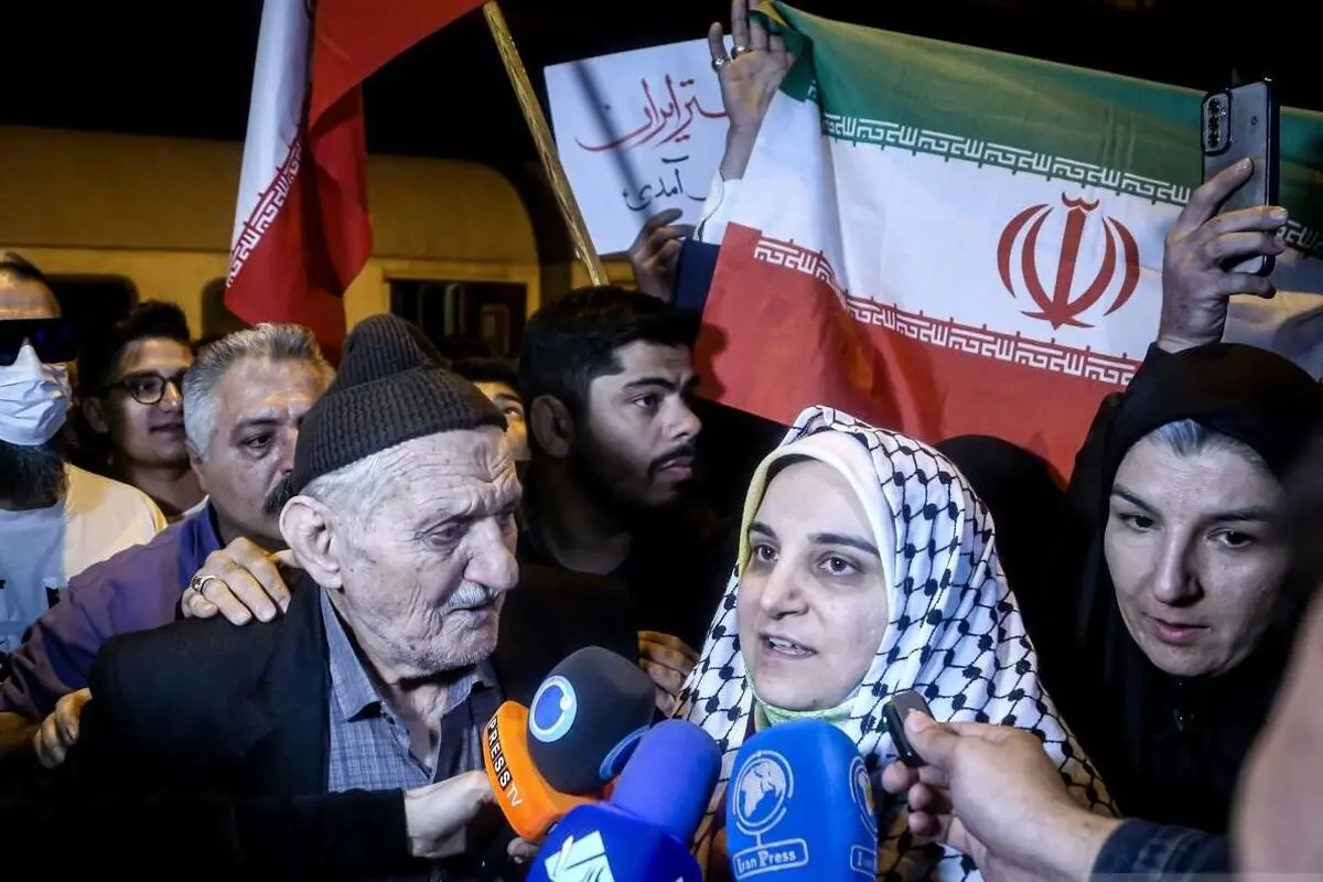 تصاویری از استقبال از «مهدیه اسفندیاری» در راه آهن تهران 