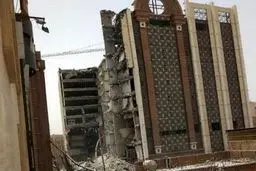 علت فوت یک زن در ریزش متروپل چه بود؟