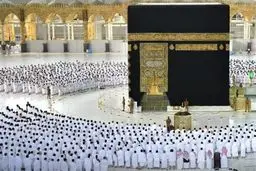 پوشش معمولی در کنار کعبه ممنوع شد