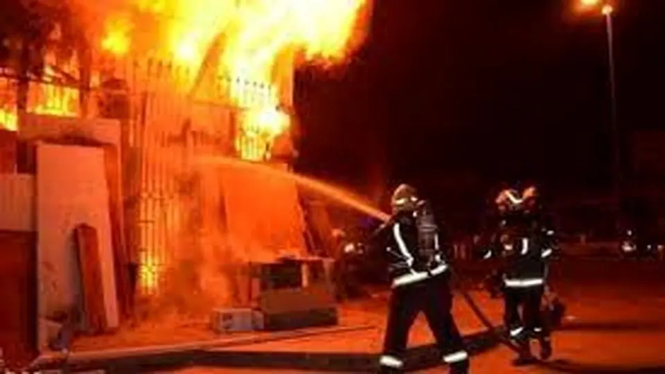 جزئیات جدید آتش‌سوزی گسترده یک انبار در محدوده منیریه/ویدئو