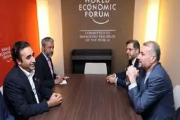 Iranian, Pakistani FMs meet at Davos