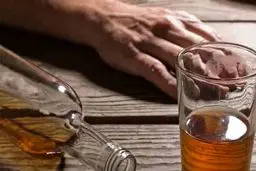 مرگ ۱۰۰ تا ۱۲۰ نفر ناشی از مصرف مشروبات الکلی تقلبی در ایران 