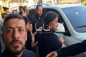 حضور مقتدی صدر در بین تشییع‌کنندگان رهبر شهید در نجف + ویدئو