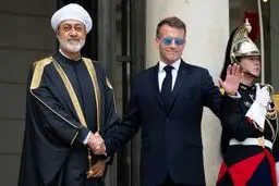 رفتار عجیب ماکرون در دیدار با سلطان عمان + عکس 