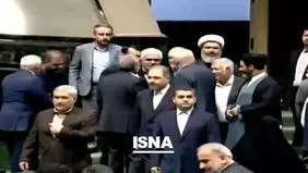 حضور پزشکیان در مجلس برای تقدیم بودجه + ویدیو