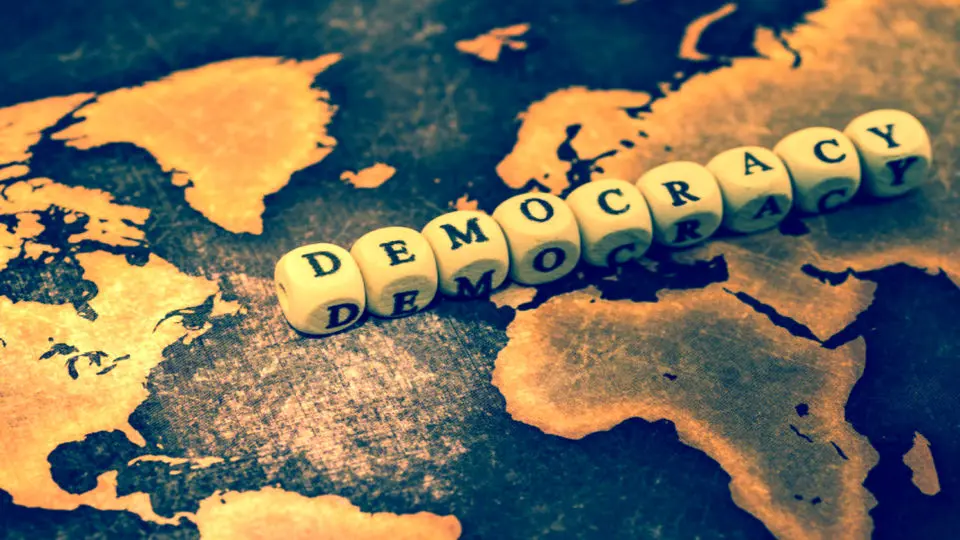 ضرورت تحقق توسعه و تعمق دموکراسی در ایران