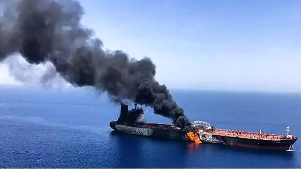 حمله به یک کشتی و انفجار در بندر عدن