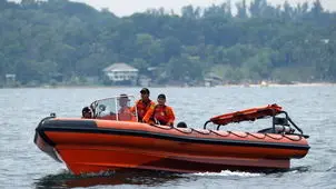 واژگونیِ یک قایق حامل صدها مهاجر در آب‌های مالزی

