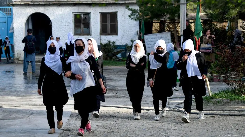 طالبان: محدودیت بر آموزش دختران در افغانستان دائمی نیست