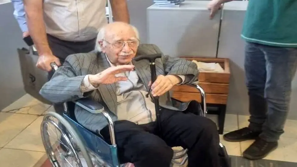 فتحالله مجتبایی به نمایشگاه کتاب آمد