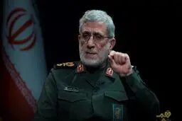 تصویری از حضور سردار قاآنی در یک مراسم عزاداری/ سردار ذوالقدر هم بود