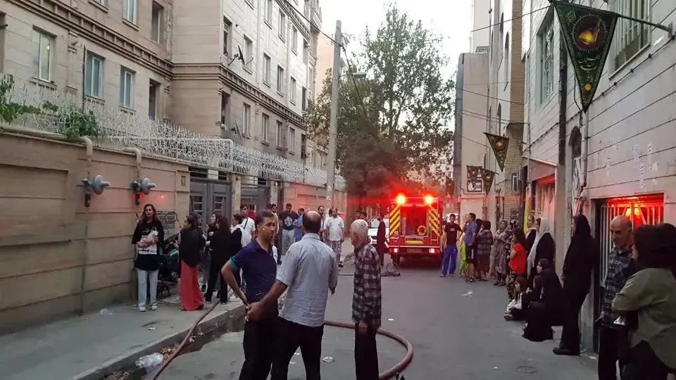 جزئیات آتشسوزی در مجتمع مسکونی خیابان پاسدار + عکس