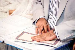 کسی  از  حقوق زنان حرف نمی‌زند
