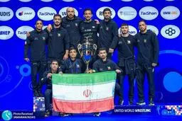 مراسم اهدای کاپ قهرمانی جهان به تیم ملی کشتی آزاد ایران + عکس