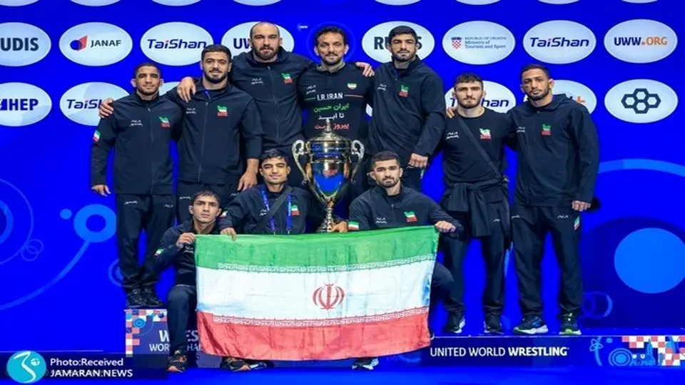 مراسم اهدای کاپ قهرمانی جهان به تیم ملی کشتی آزاد ایران + عکس