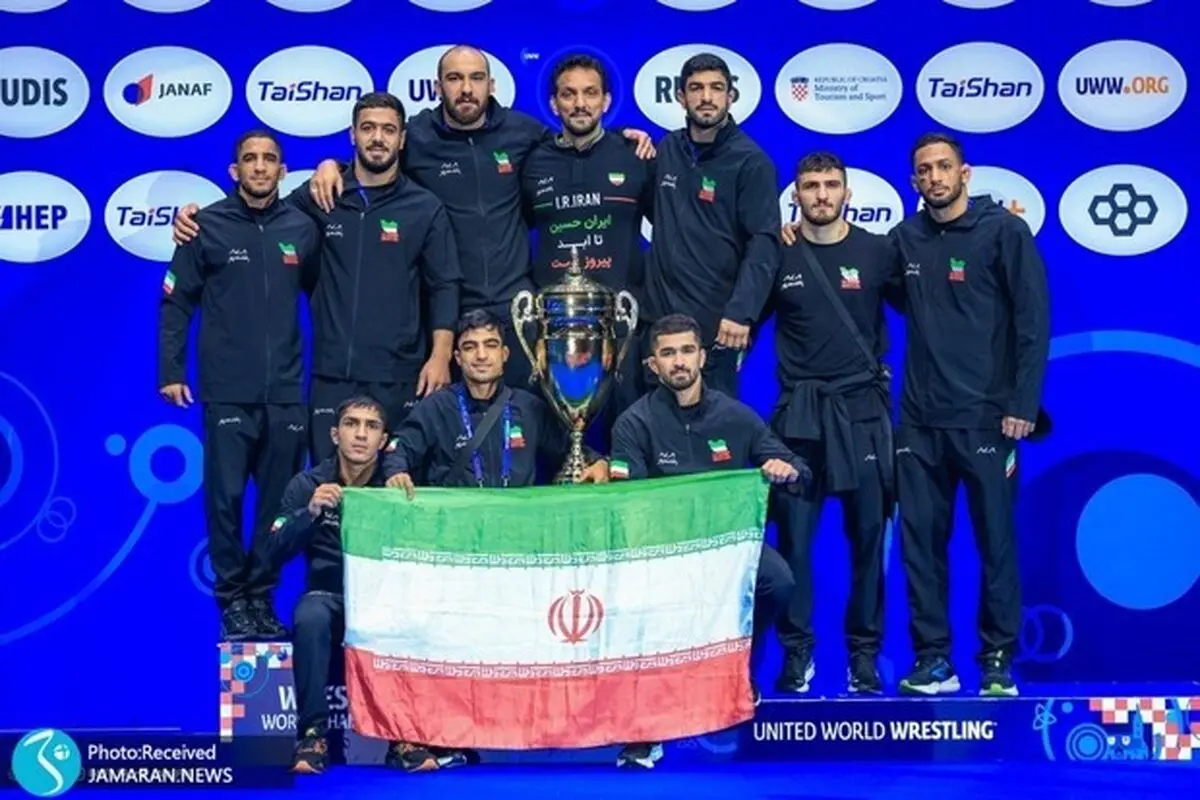مراسم اهدای کاپ قهرمانی جهان به تیم ملی کشتی آزاد ایران + عکس