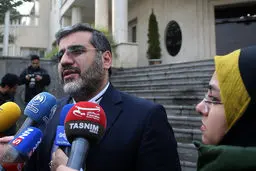  افرادی که کشف حجاب کنند اجازه حضور در برنامه‌های هنری ندارند